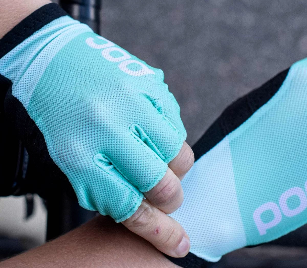 Cyklistické rukavice POC Essential Road Mesh Short Glove Fluorite Green