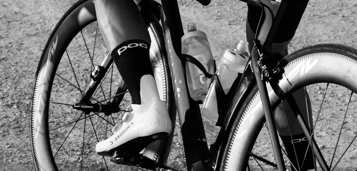 Cyklistické ponožky POC Essential Road Socks bílo-černé